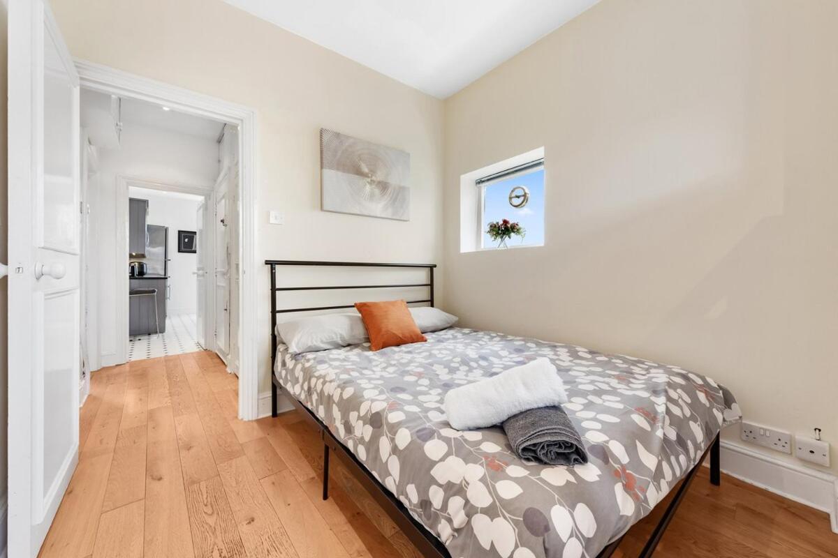 Spacious Sleep 11 With Terrace In Earls Court Ec99 Apartment