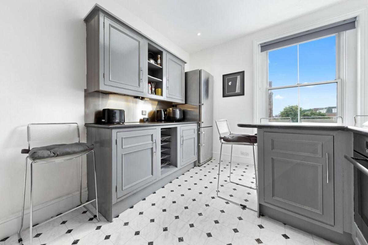 Apartment Spacious Sleep 11 With Terrace In Earls Court Ec99 *